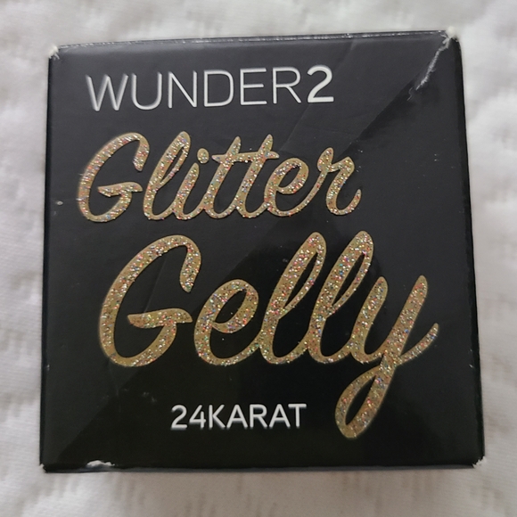 Urban Decay Eyeshadow in Purple - Picture 5 of 7